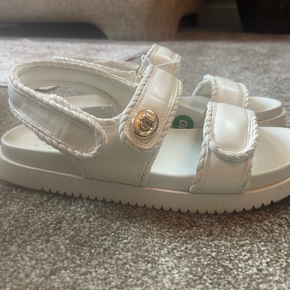 Off-White women’s White Sandals with Gold Heart Accent
A New Day brand
New